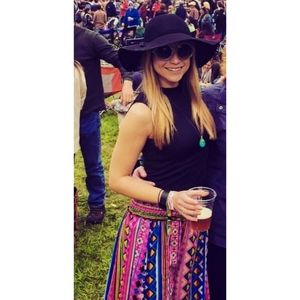Black sleeveless crop top
